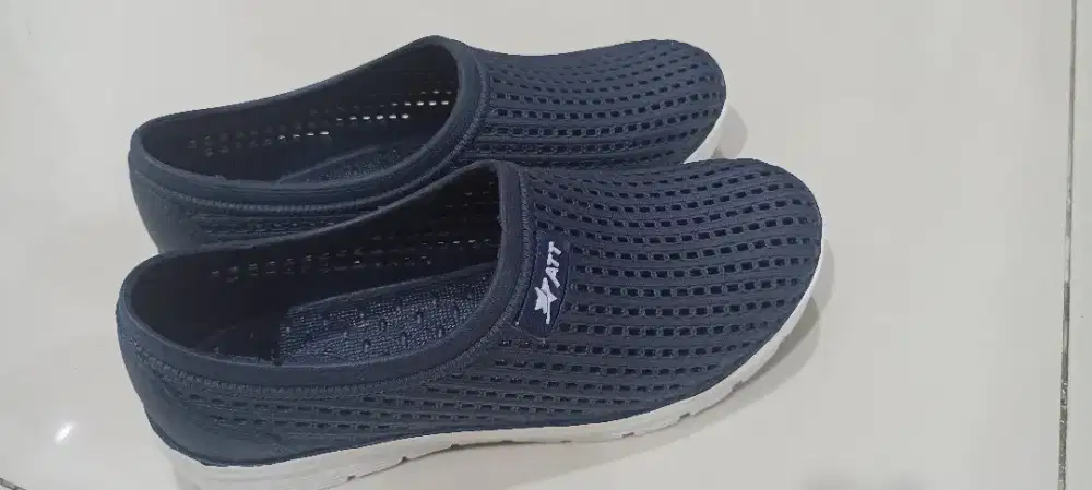 Sepatu karet ATT size 37