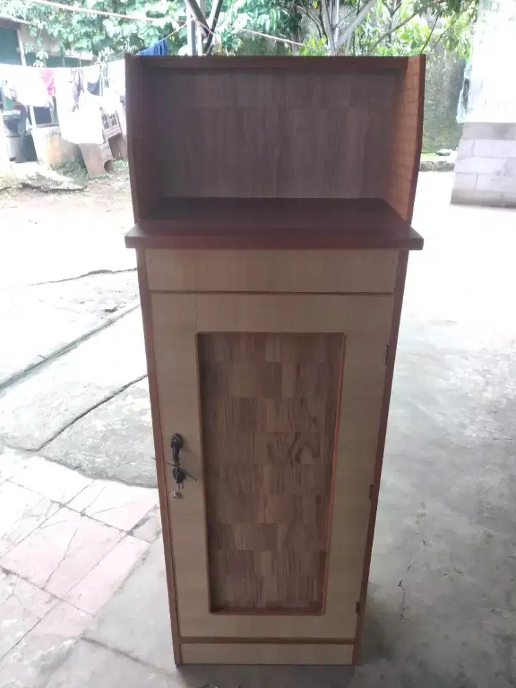 Lemari pakaian [lemari santri lengkap dengan tempat kitab diatasnya]