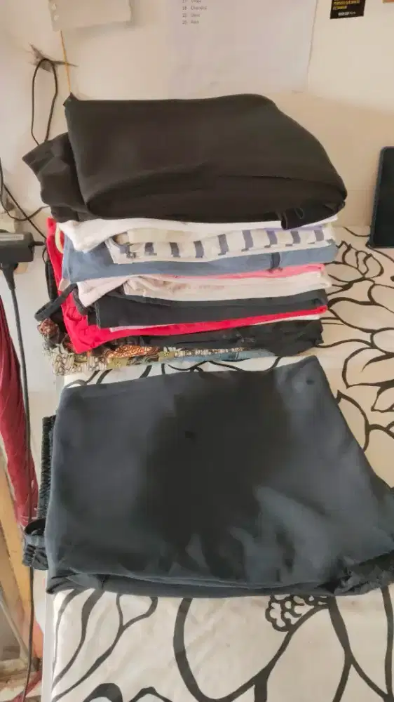 LOKER Wanita GOSOK LAUNDRY