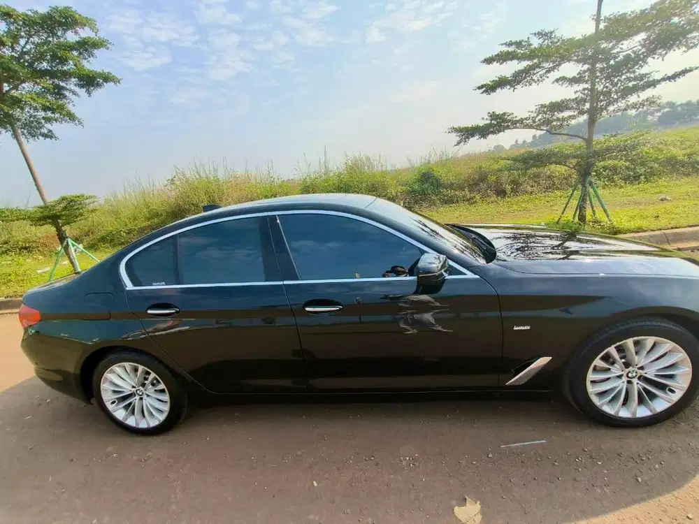 BMW 530i luxury Black on Black CASH