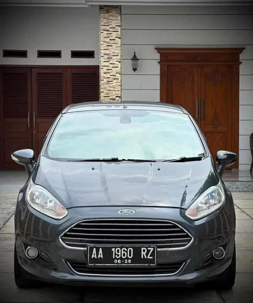 Ford Fiesta 1.5 S A/T 2013