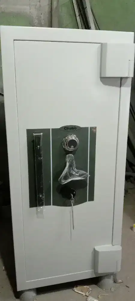 Brankas bekas chubb 147