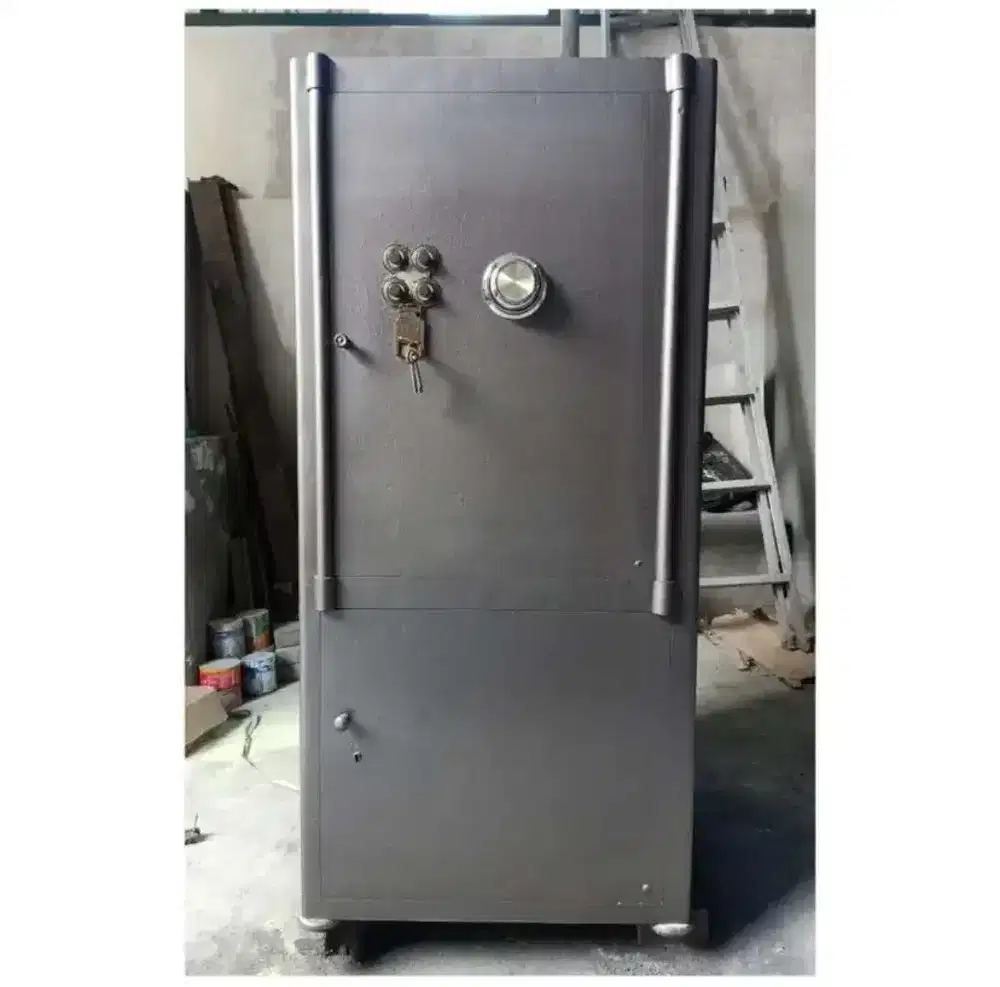 Brankas Antik Chubb Lips Holland Brangkas Tahan Api tinggi 1 Meter