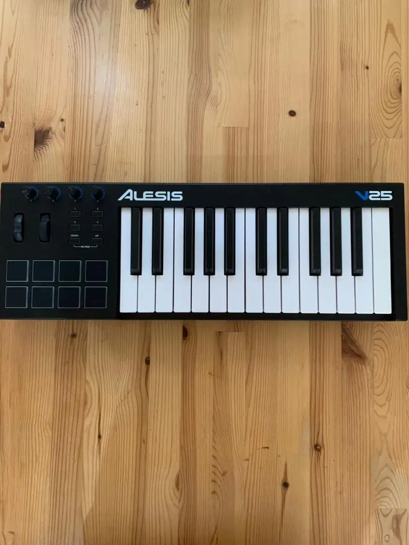 KEYBOARD MIDI MINI CONTROLLER ALESIS V25 LIKE NEW