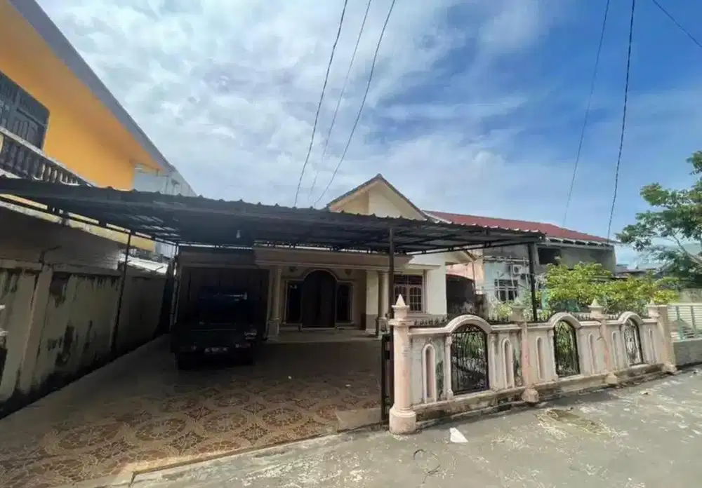 Dijual rumah di kemang manis