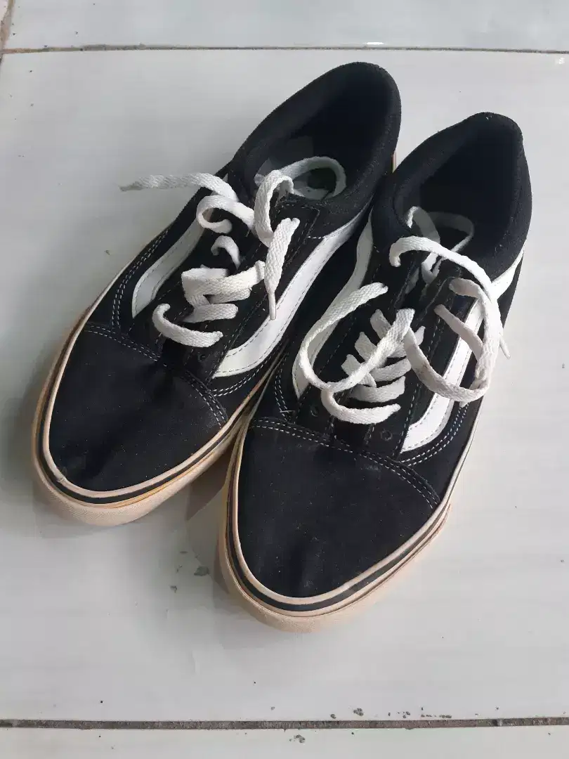 SEPATU VANS LOW CUT HITAM SIZE 37