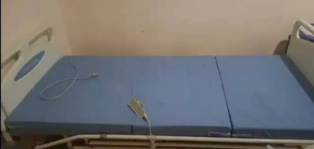 Hospital Beda + Remote Merk Caretek