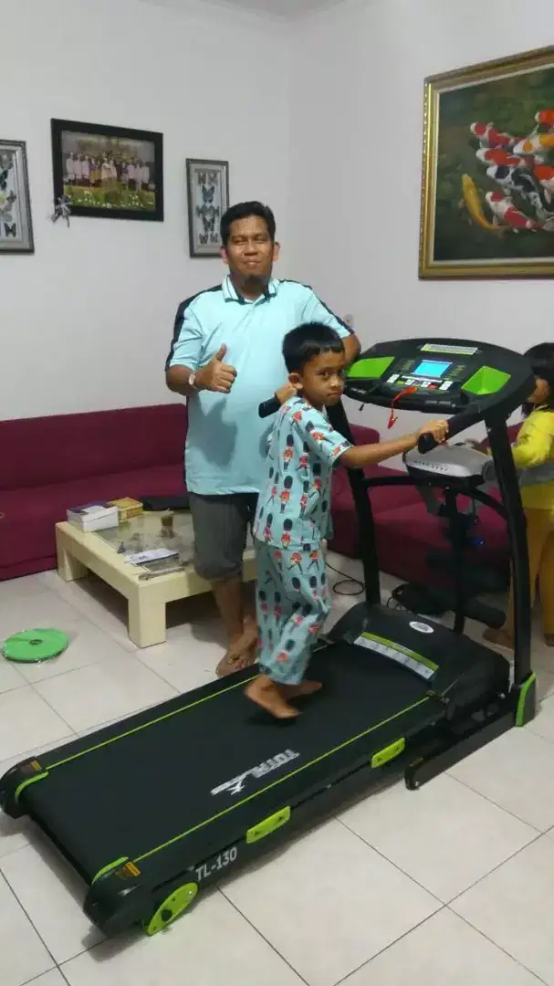 Alat fitnes treadmill elektrik TL 130 hijau