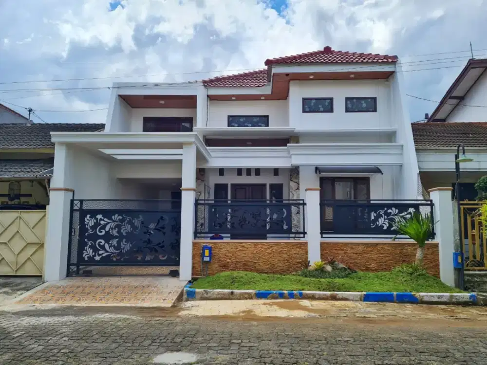 Turun Harga! Rumah 2 Lantai Modern Minimalis di Perumahan Araya Malang