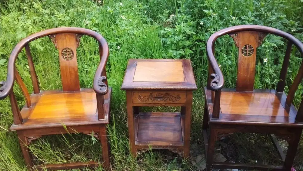 Satu set meja kursi jati