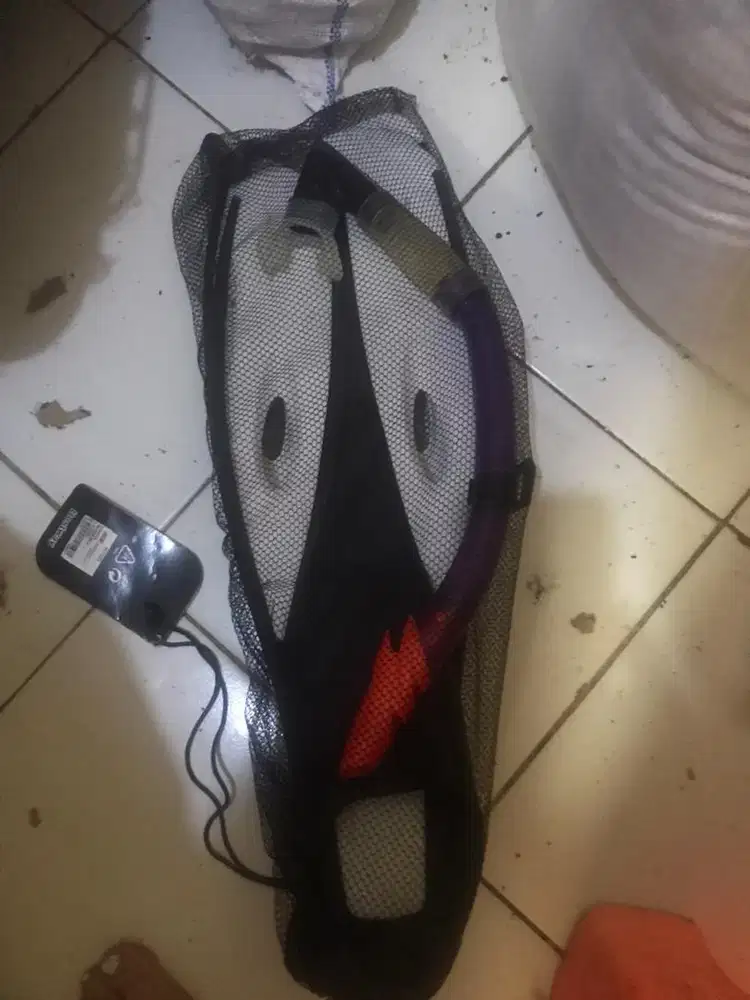 alat snorkeling plus kaki katak barang origenel dan baru