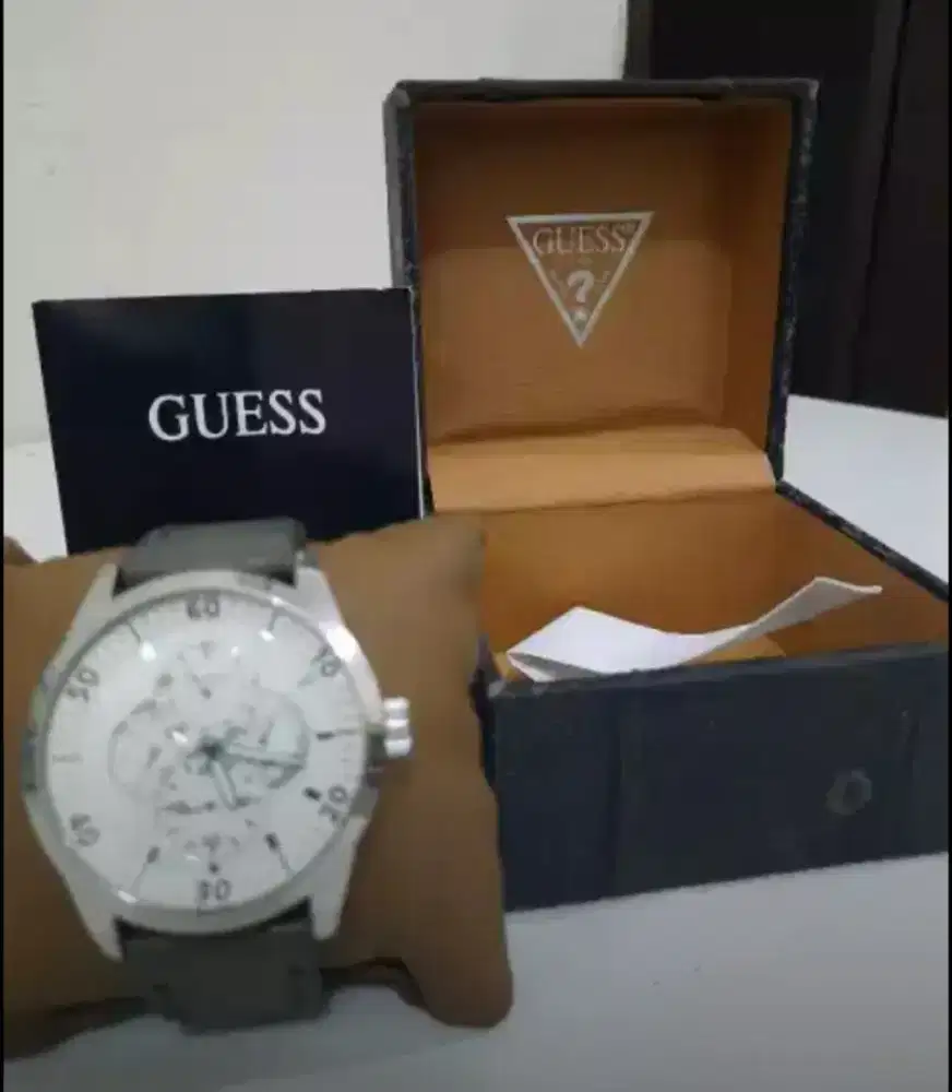 Jual Butuh Jam Tangan GUESS Original Lengkap.