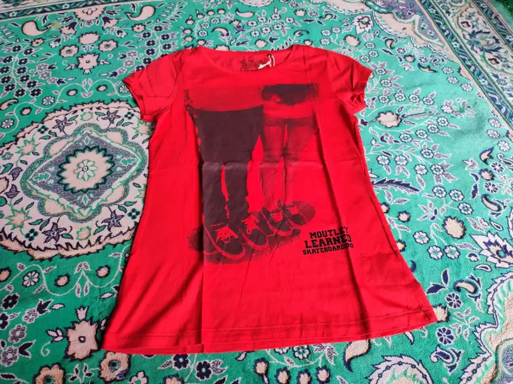 Kaos cewek moutley original size S Kaos moutley murah kaos moutley ori