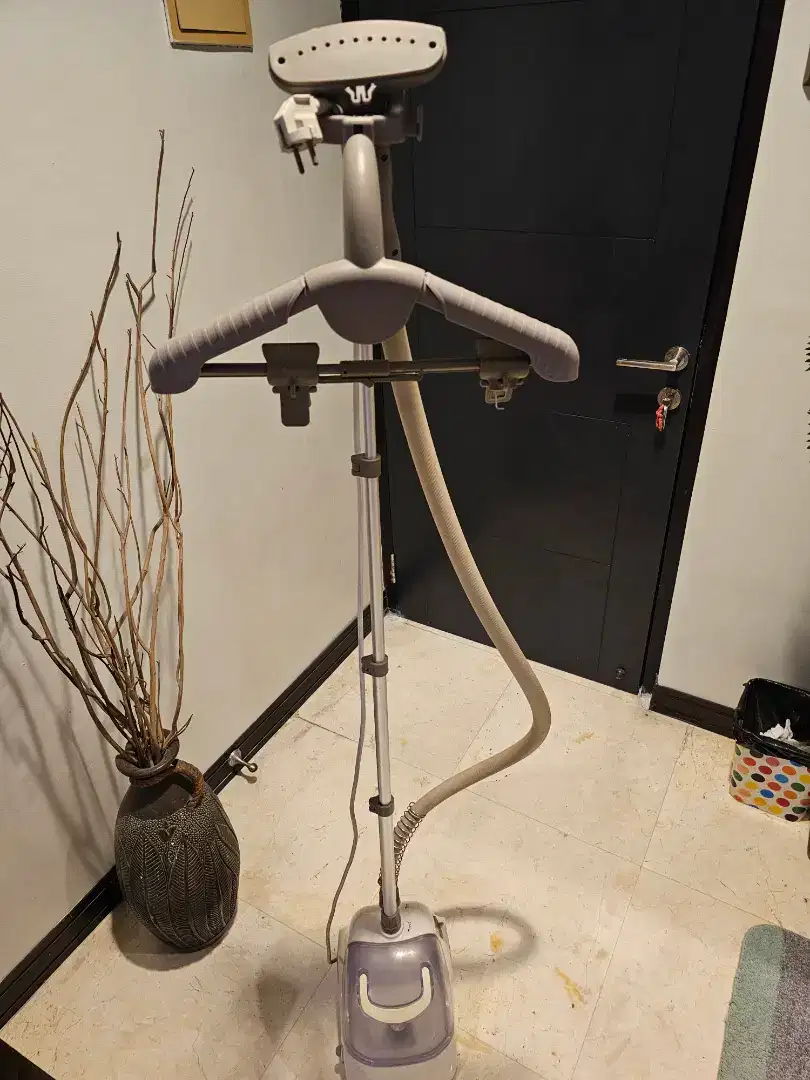 Garment Steamer / Setrika Uap