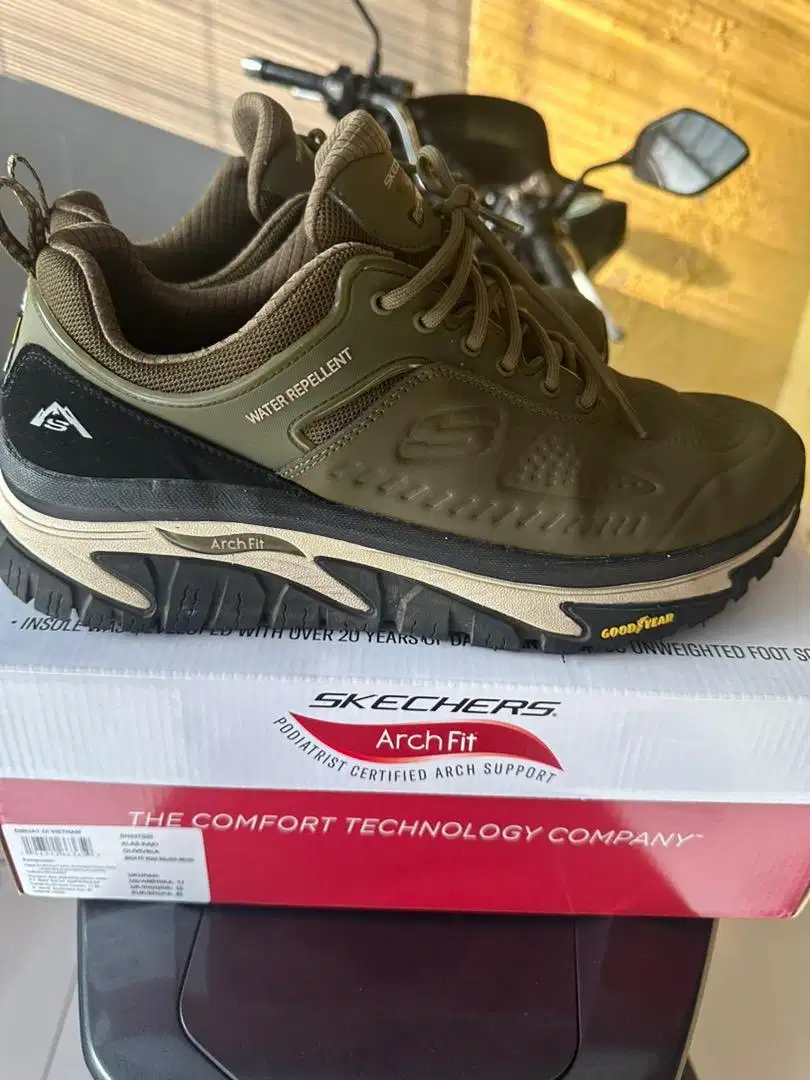 Skechers ArchbFit Road Walker size 46