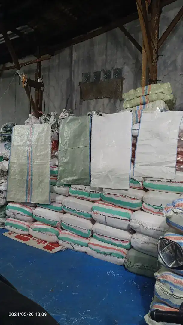 Karung baru dan bekas