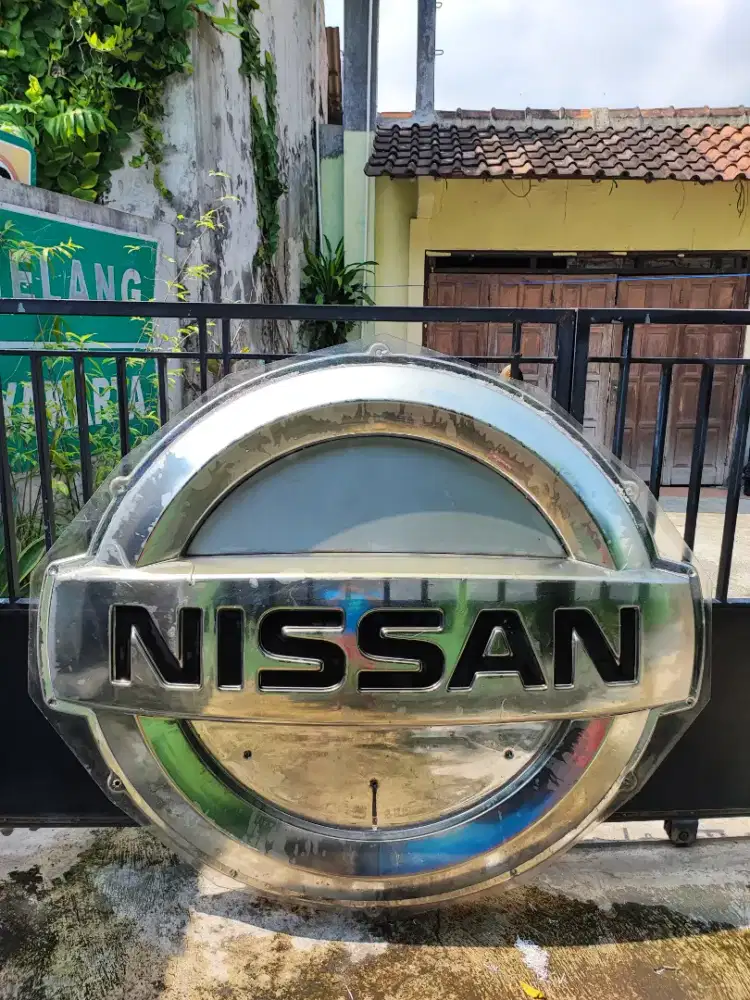 Logo Bekas Dealer NISSAN Segede Gaban 163cm