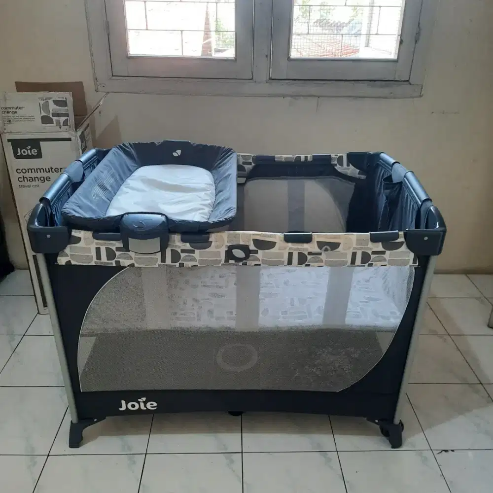 Ranjang JOIE commuter change travel cot preloved