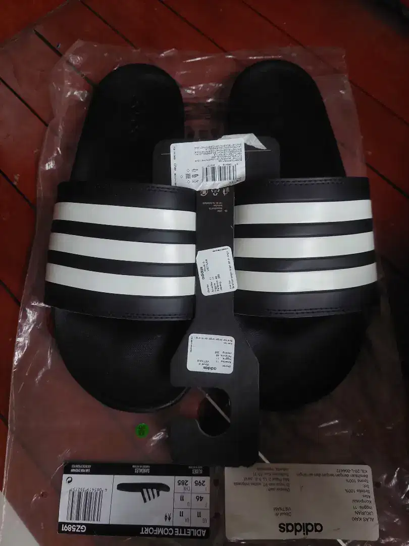 Sandal ADIDAS Adilette Comfort Seri ART GZ5891
 Original