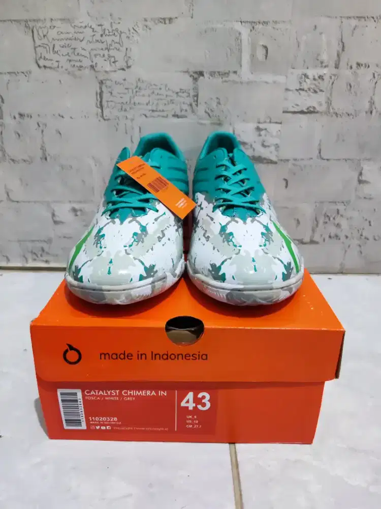 Sepatu Futsal Ortuseight Catalyst Chimera In Tosca White Grey