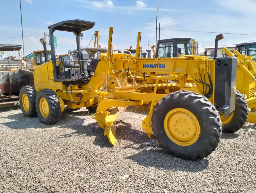 Motorgrader Komatsu GD511 TAHUN 2012