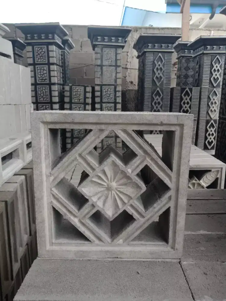 Lubang Angin 30 cm x 30 cm Bunga Segi