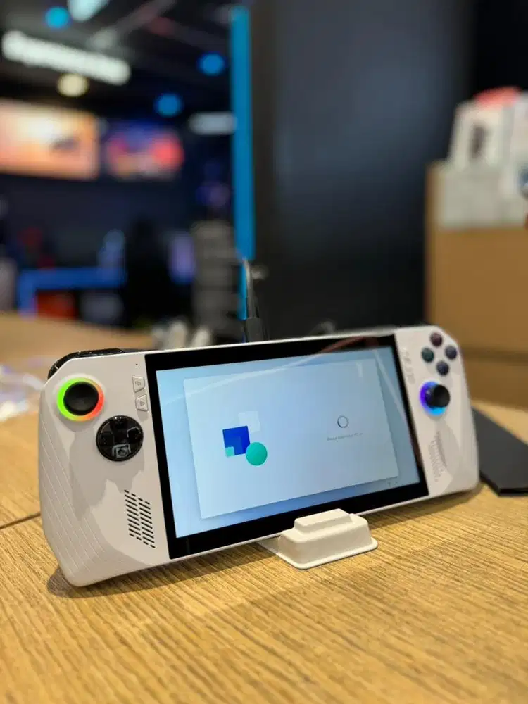 Asus ROG Ally AMD Z1 Extreme 512GB SSD 7.0 FHD 120Hz Portable Gaming