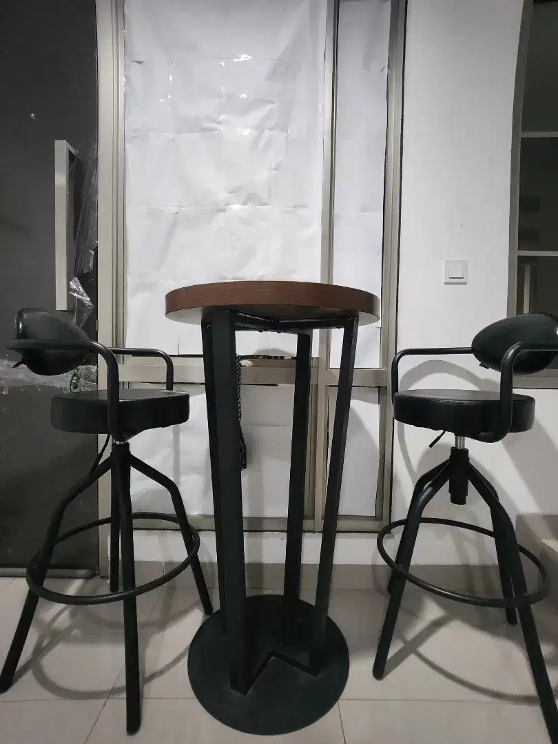 Kursi dan meja coffeshop