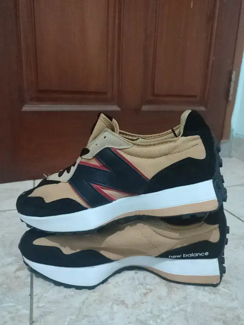 SEPATU NEW BALANCE  327