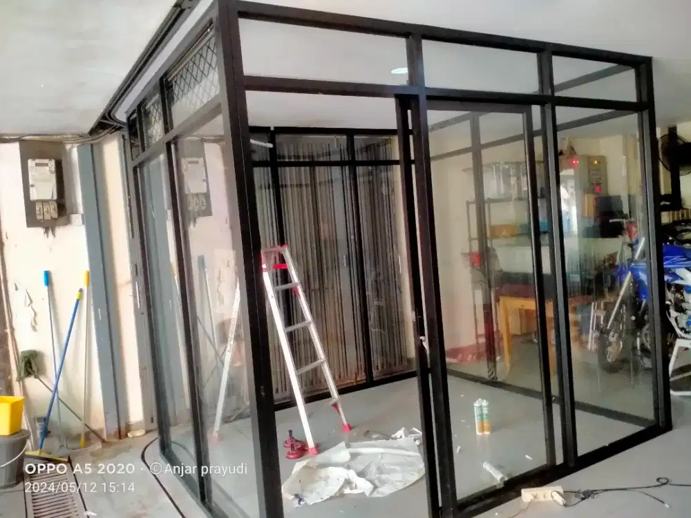 Tukang kaca aluminium