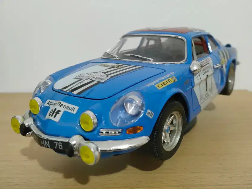 Rare item ! Burago Alpine Renault elf