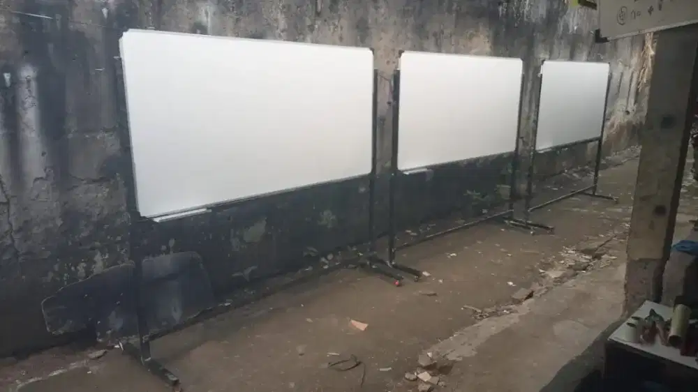 Whiteboard/papan tulis standing non magnet 90x180