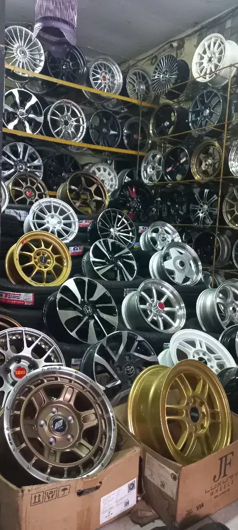 Velg dan ban baru Ring 14. Bisa cicilan home kredit Indonesia