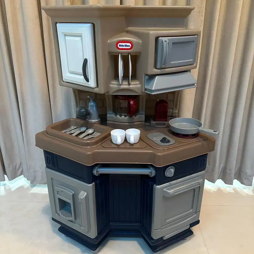 S-E-W-A LITTLE TIKES kitchen