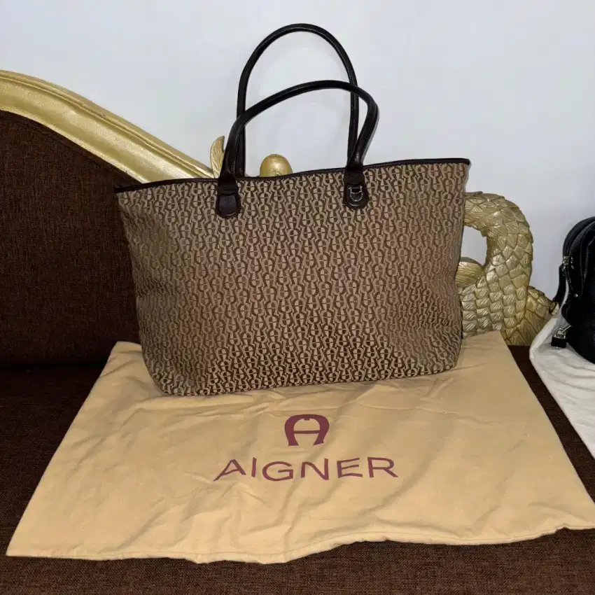 Tas Totebag Aigner Monogram Original