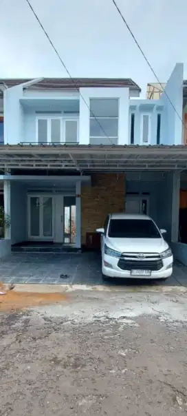 Cluster Pesona Harapan Indah. Rumah 2 lt. Siap huni.