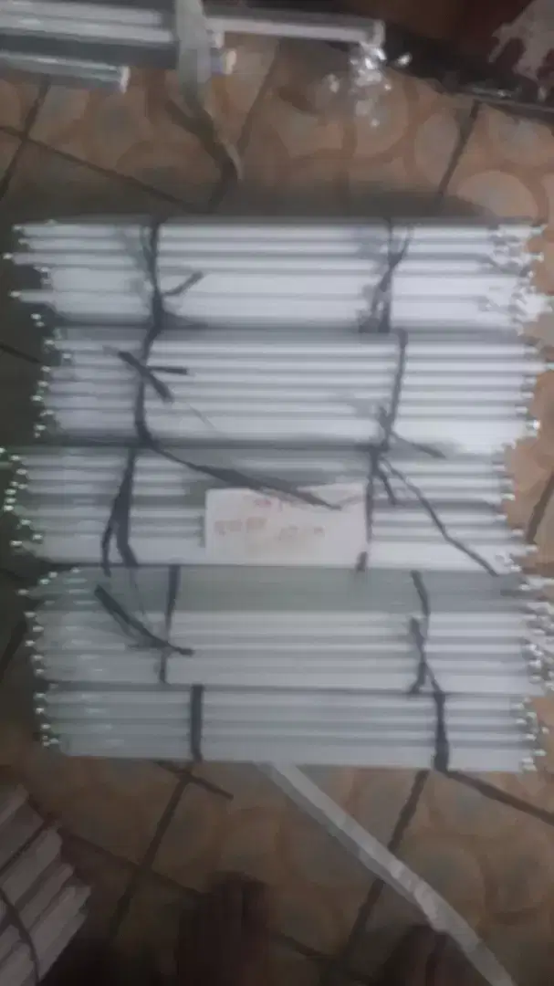 Ada 221 bh lampu neon khusus etalase dagangan uk  55cm brg baru murah
