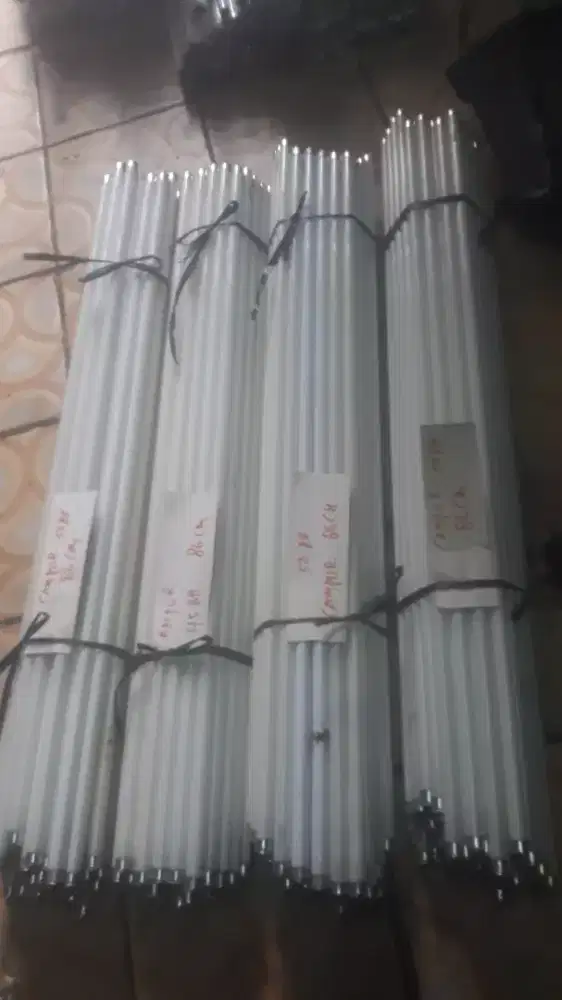 Ada 195 bh lampu neon khusus etalase dagangan uk 86cm brg baru hrg mrh