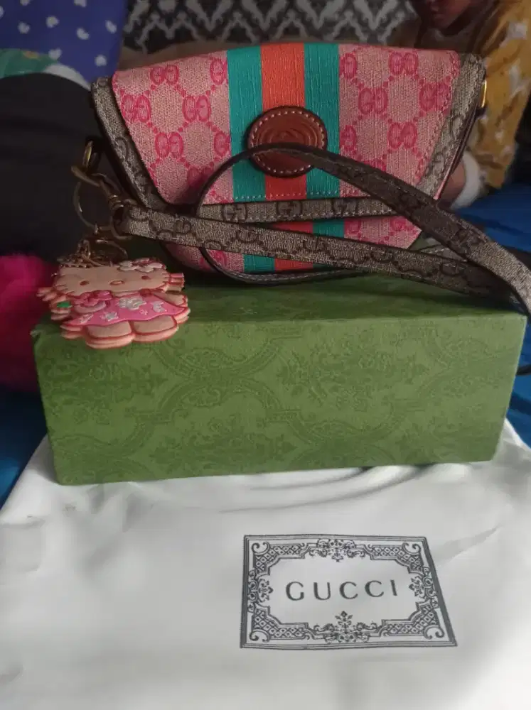 Tas Gucci warna warni
