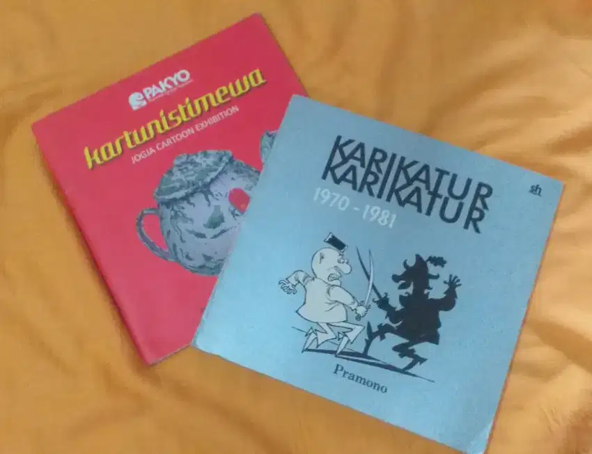 BUKU KARIKATUR 2 PCS (COLLECTOR ONLY)