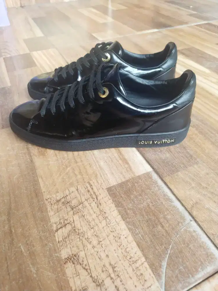 LOUIS VUITTON Sneaker black Patent leather