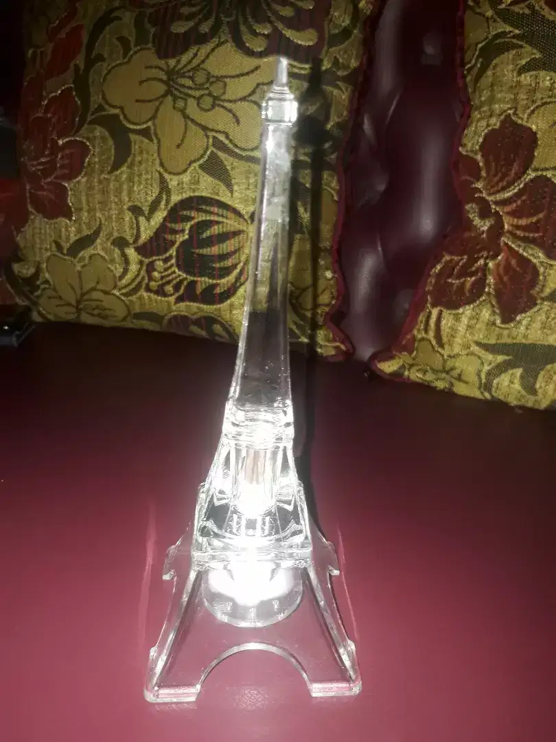 Kuas Make up bentuk menara eiffel