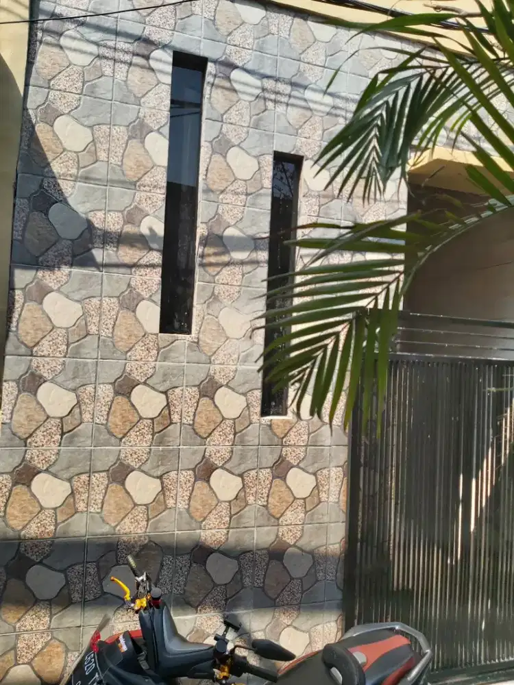 IVAN'S KOST MENTENG ATAS