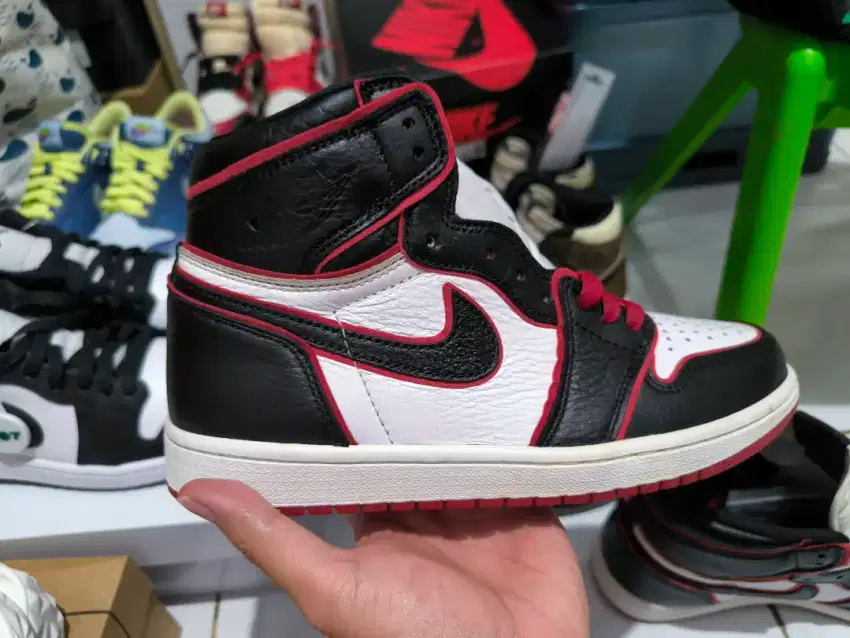 Air Jordan 1 Retro High OG Bloodline US 8 / 41