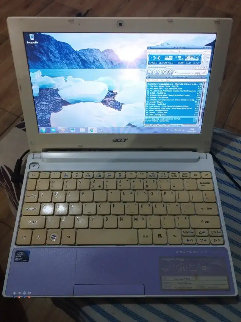 Jual Laptop Netbook Acer One Happy 10inchi N570 1Gb DDR3 320Gb Bandung