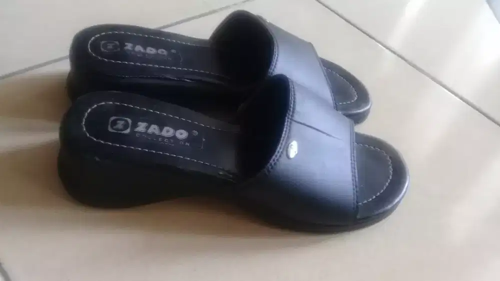 Sandal wanita merk Zado uk39 masih bagus