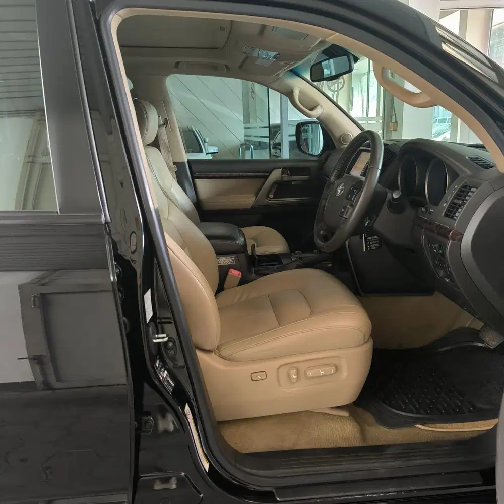 TOYOTA LANDCRUISER 4.5 U.K FULL SPEC 2011