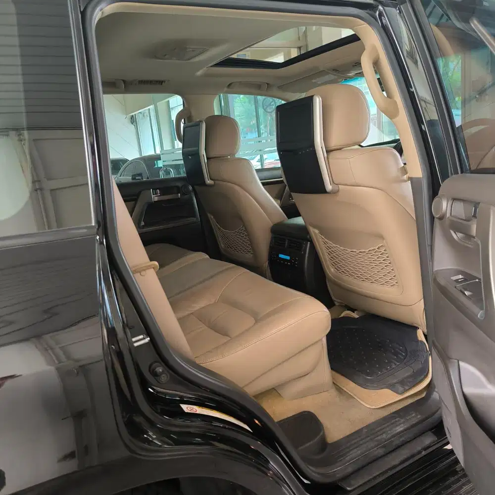 TOYOTA LANDCRUISER 4.5 U.K FULL SPEC 2011