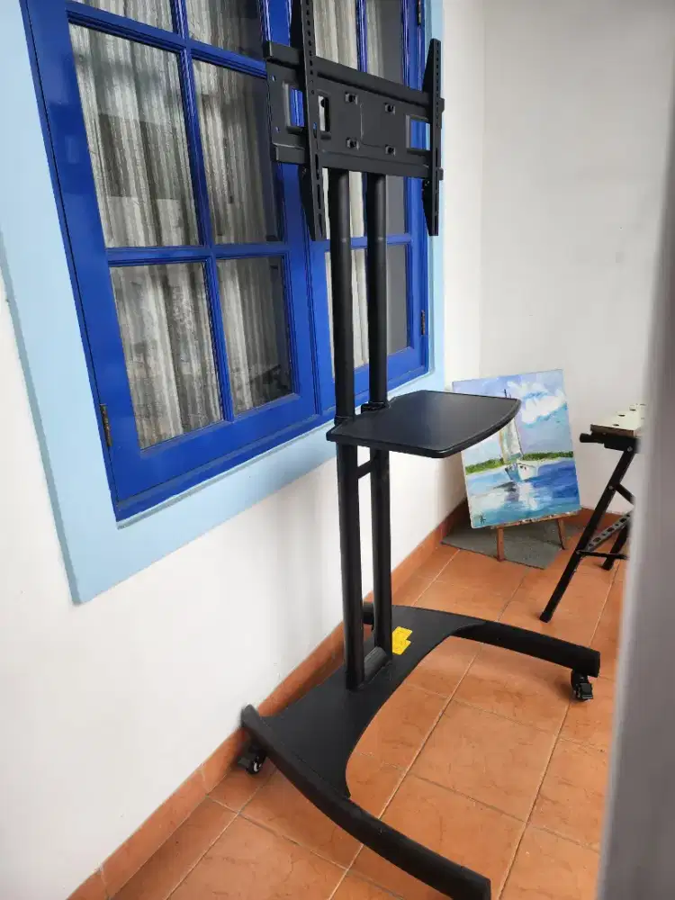 North Bayou TV Stands