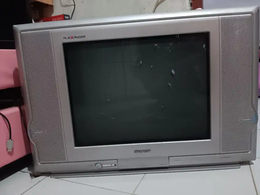 Dijual Tv 24 inch mrek sharp kondisi nyala masih bagus awet
